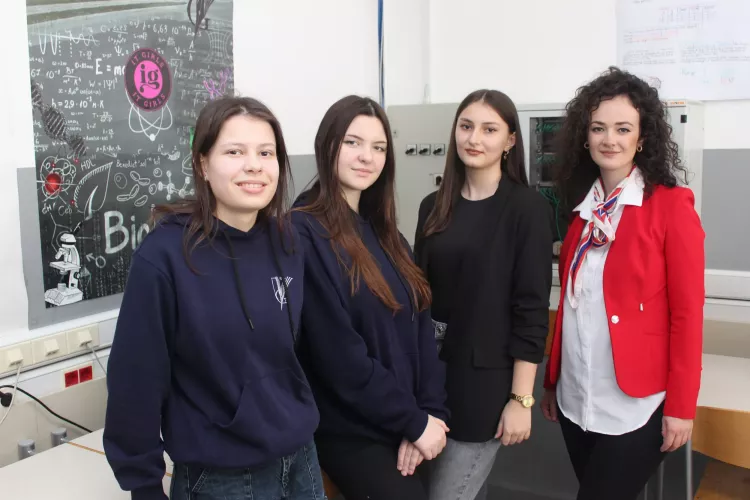 Iskustvo stečeno u osnovnoj školi, Lea, Erna i Meldina prenijele su u srednju školu i olakšale formiranje IT Girls kluba