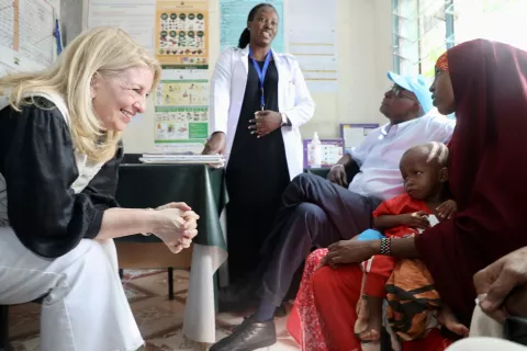 UNICEF Executive Director Catherine Russell meets 17-month-old Zakariya and her mother while visiting the stabilization centre at the Garissa County Referral Hospital, where Zakariya is being treated for malnutrition.