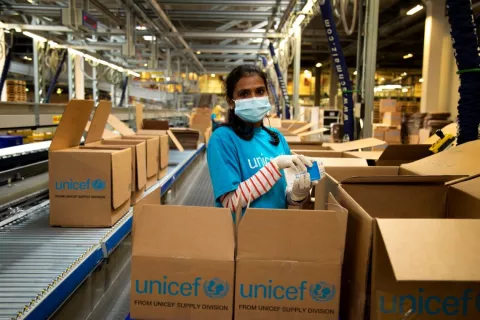 After being retrieved by robots from the fully automated High Bay storage area, life-saving supplies are packed in emergency kits to be dispatched from the world’s largest humanitarian warehouse, the UNICEF Global Supply Hub in Copenhagen.