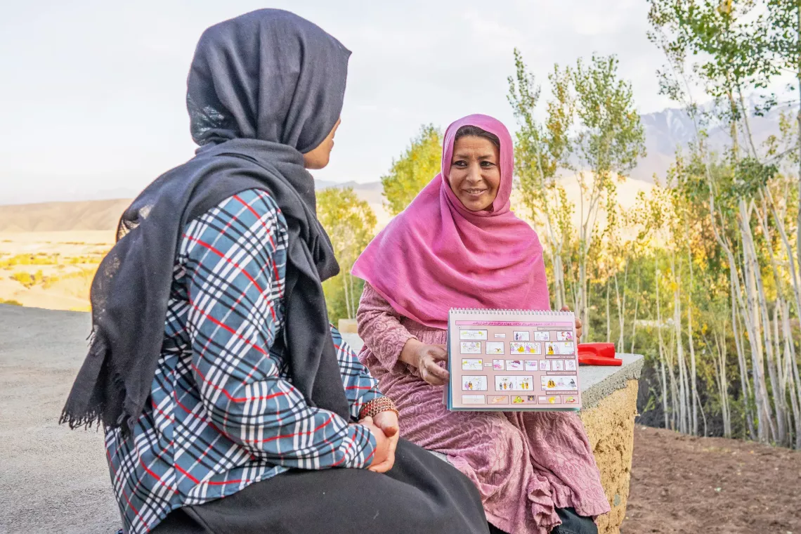 On the 21st October 2024, Sakina, a UNICEF-supported community health worker, speaks&nbsp;to&nbsp;a community member on preventing disease in Shahfoladi&nbsp;village&nbsp;in Bamiyan Province, central Afghanistan.