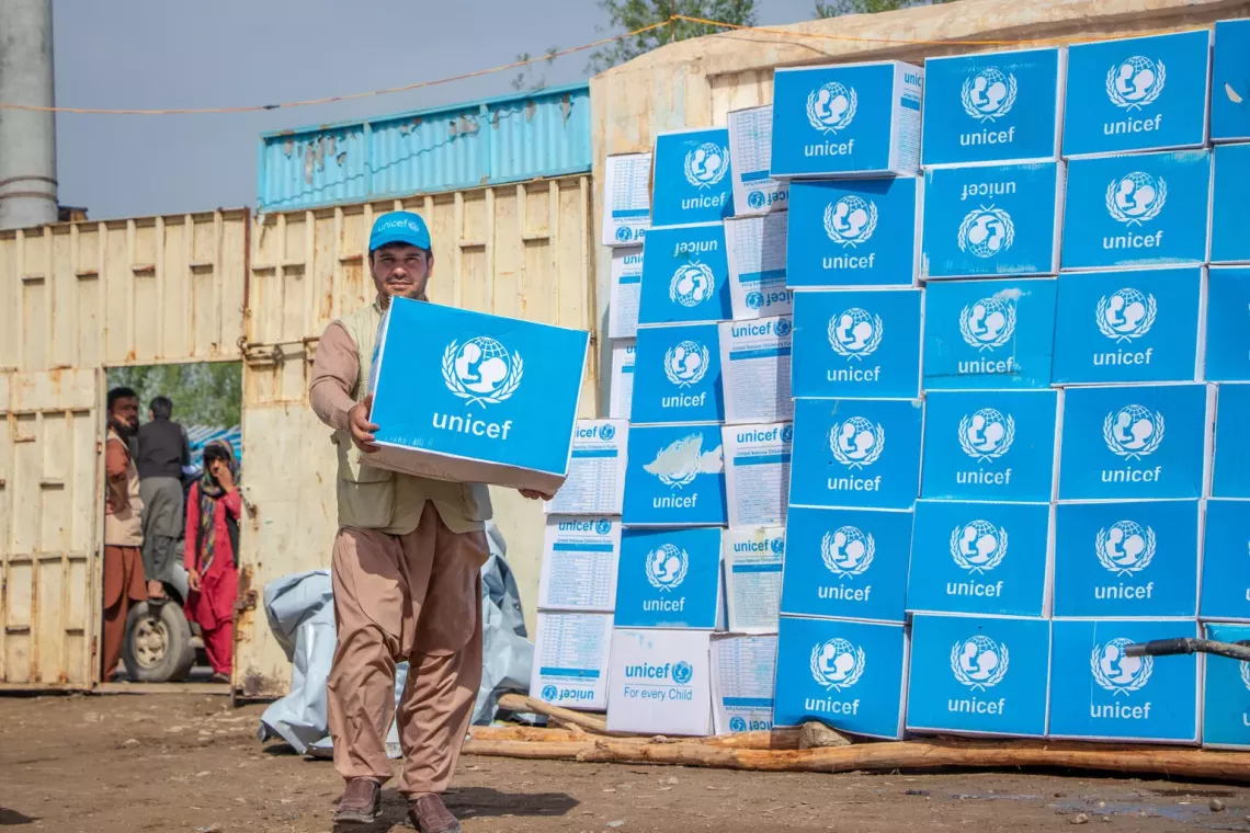 On 17 May 2024, UNICEF distributes hygiene kits to flood-affected families in Baghlan province. As part of the flood response, UNICEF plans to distribute 500 hygiene kits in total across the northern affected provinces. These kits contain essential items for personal and family hygiene, such as bathing soap, laundry soap, toothbrushes, buckets and jerry cans, and towels.