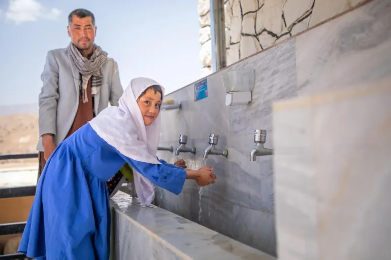 Rabia wash her hands