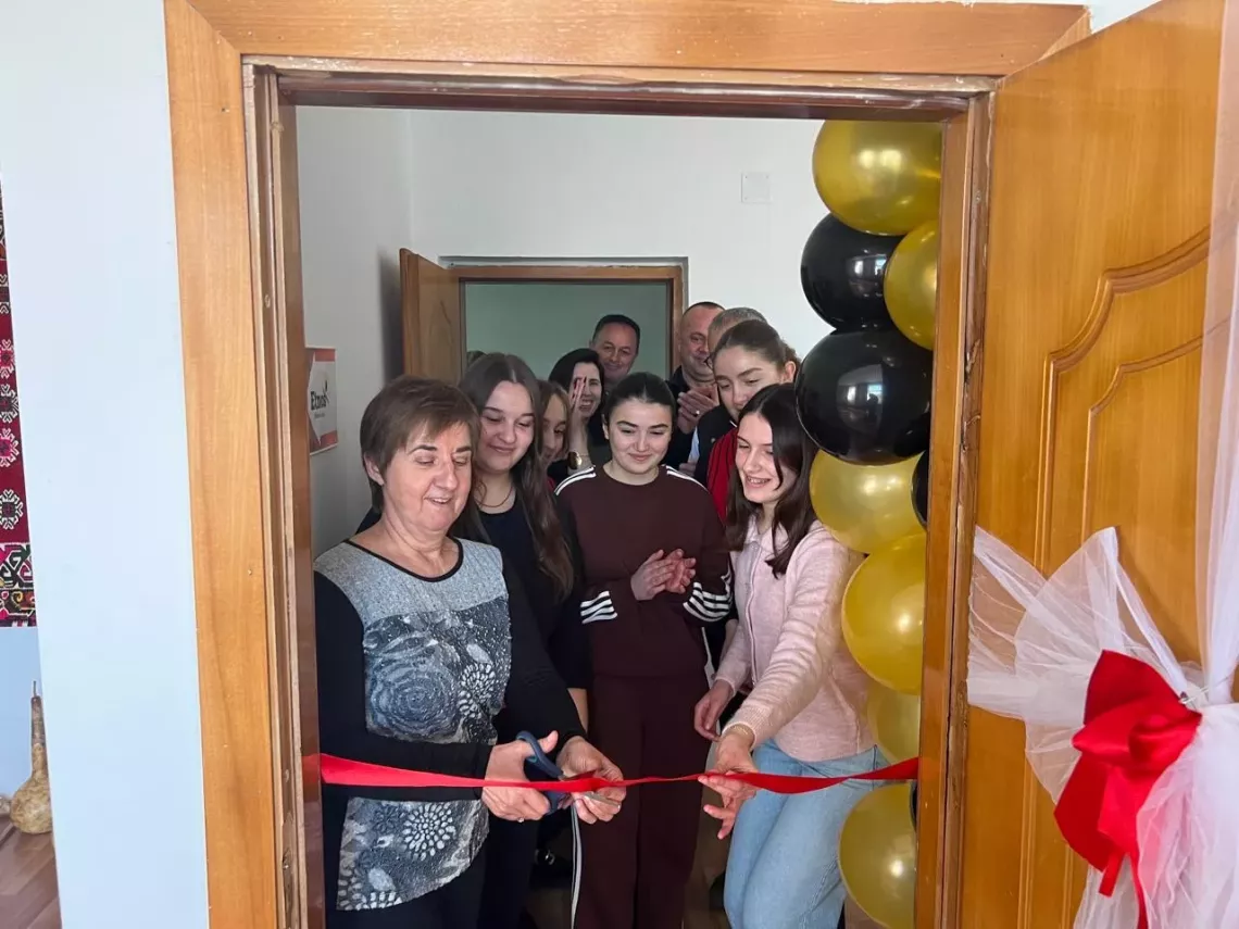 Mentor and team cutting the ribbon of the museum
