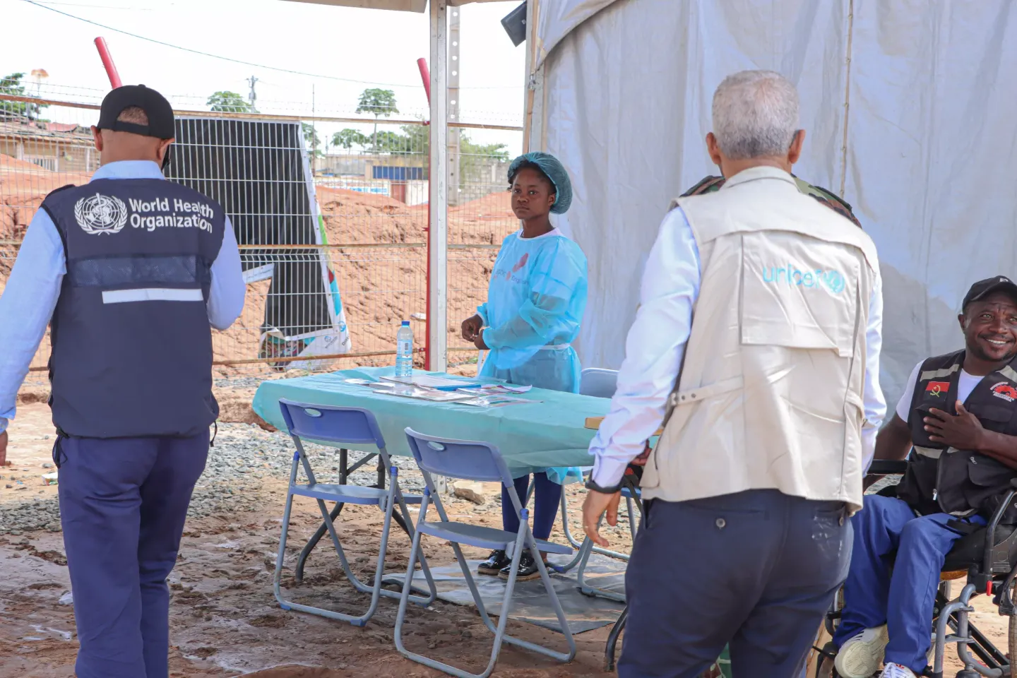 Gra&ccedil;as ao atendimento nos centros de tratamento de c&oacute;lera e ao empenho e dedica&ccedil;&atilde;o de diversos profissionais de sa&uacute;de muitas vidas t&ecirc;m sido salvas.
