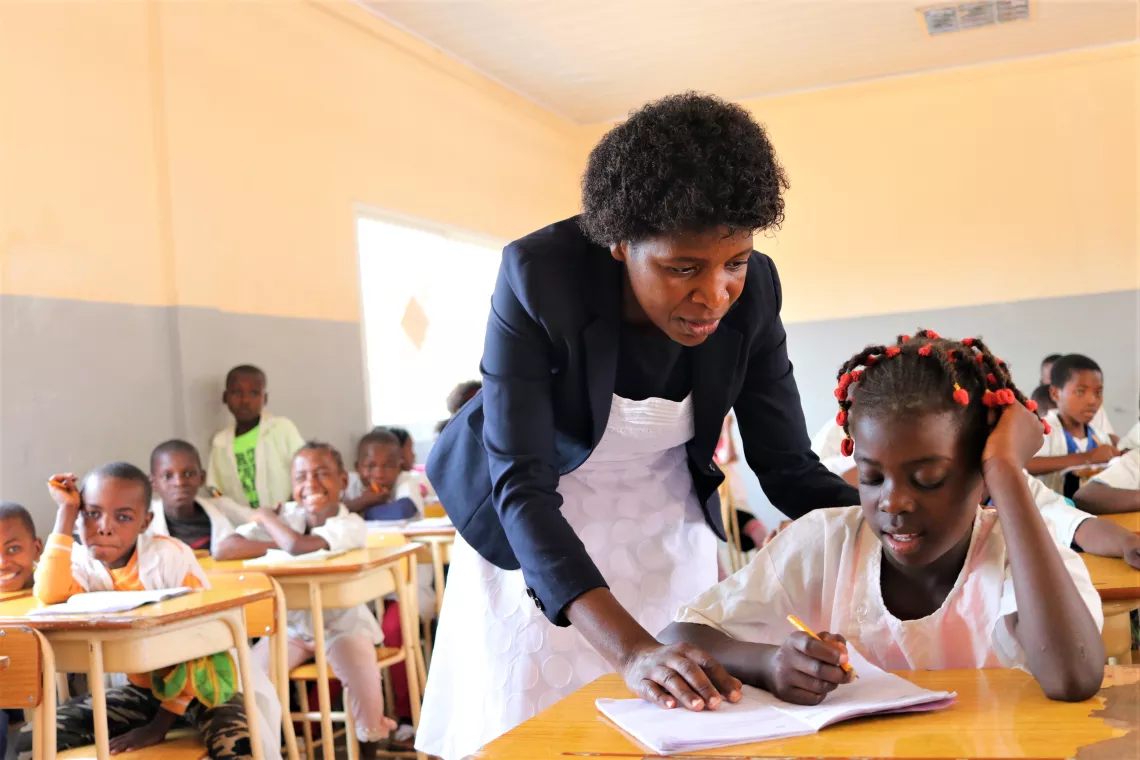 Anabela Camisa, teacher at school n&ordm;141 in Cuenha, Moxico, teaches one of her students, Felicidade Bernarda, 10 years old