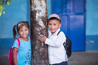 Ni&ntilde;os sonriendo