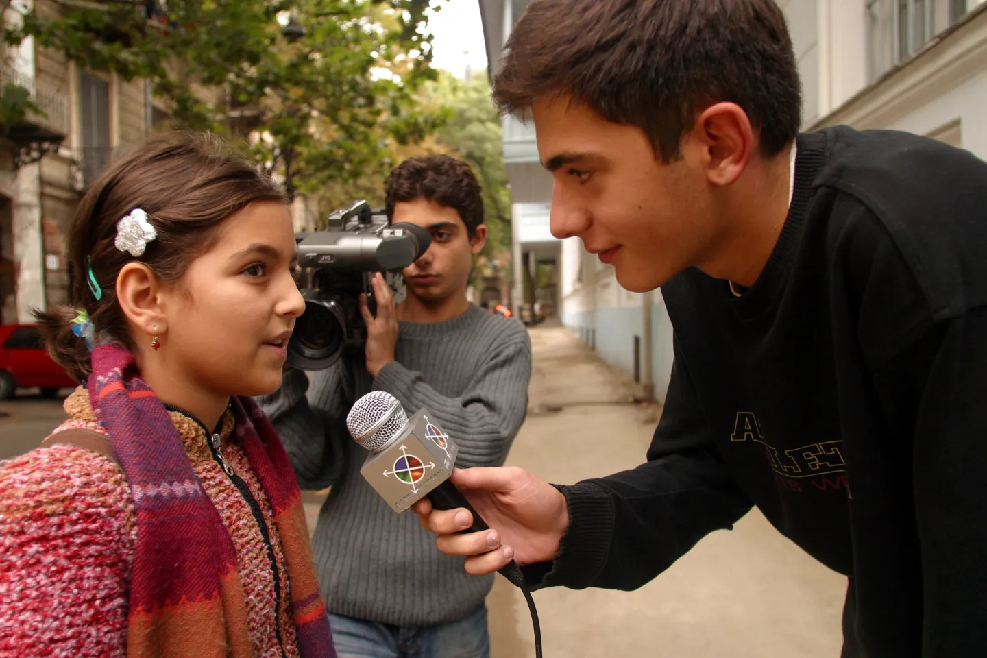 ni&ntilde;o entrevista a una ni&ntilde;a