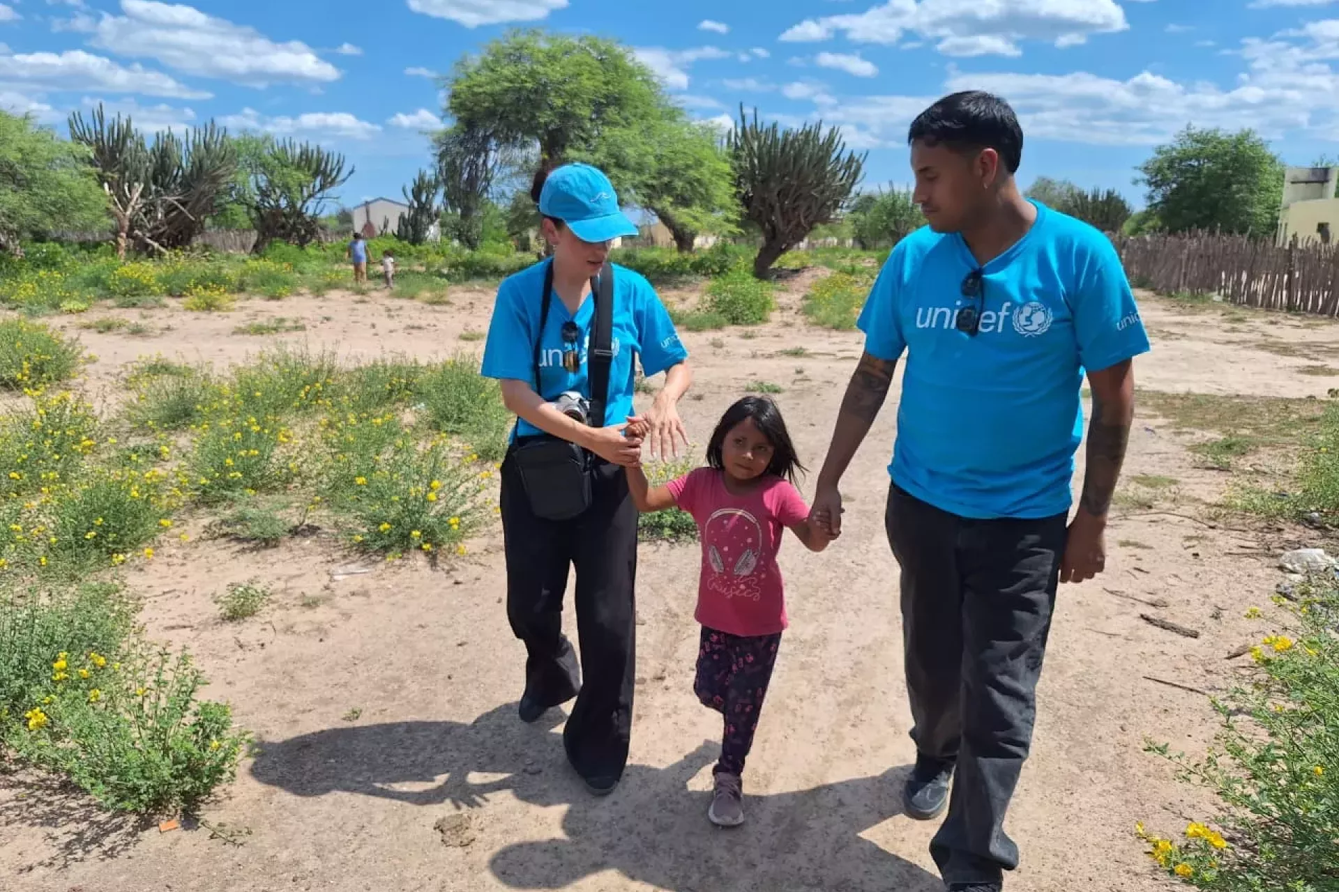 Pablo Castillo, Nella y una ni&ntilde;a de Colonia Santa Rosa. 