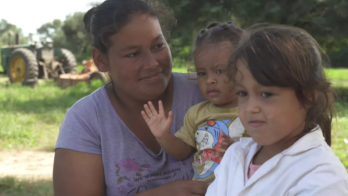 Gracias a los controles m&eacute;dicos y el apoyo nutricional, Lorenza pudo mejorar la alimentaci&oacute;n de su hija menor, que padec&iacute;a bajo peso. 