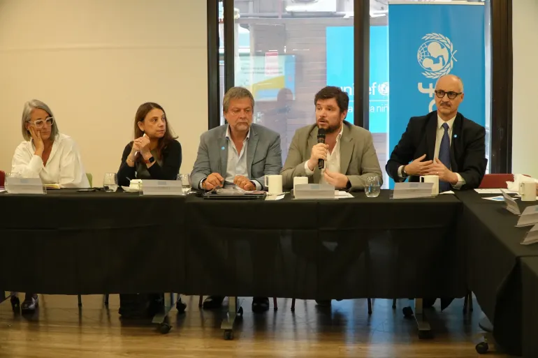 Funcionarios de UNICEF y del Ministerio de Capital Humano 