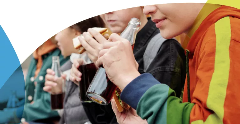 Chicas y chicos basan su alimentaci&oacute;n en ultraprocesados y s&oacute;lo 2 de cada 10 cumplen con la recomendaci&oacute;n de frutas y verduras