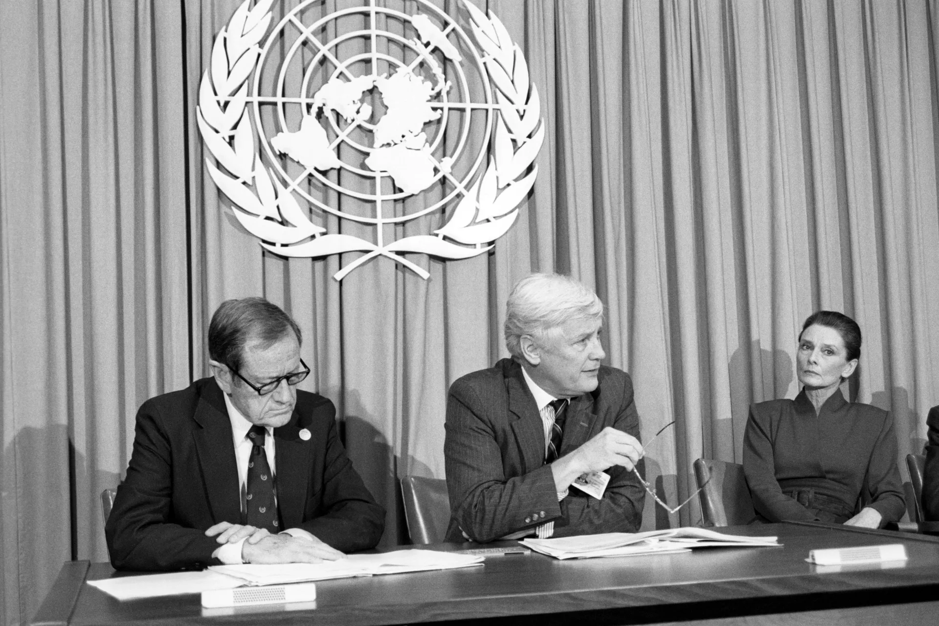  UNICEF held a press conference as the General Assembly adopts a United Nations Convention on the Rights of the Child. From left to right are James Grant (executive Director (UNICEF), Jan Martenson (Under-Secretary-General for Human Rights and Director, United Nations, Geneva) and Audrey Hepburn (Goodwill Ambassador of UNICEF).