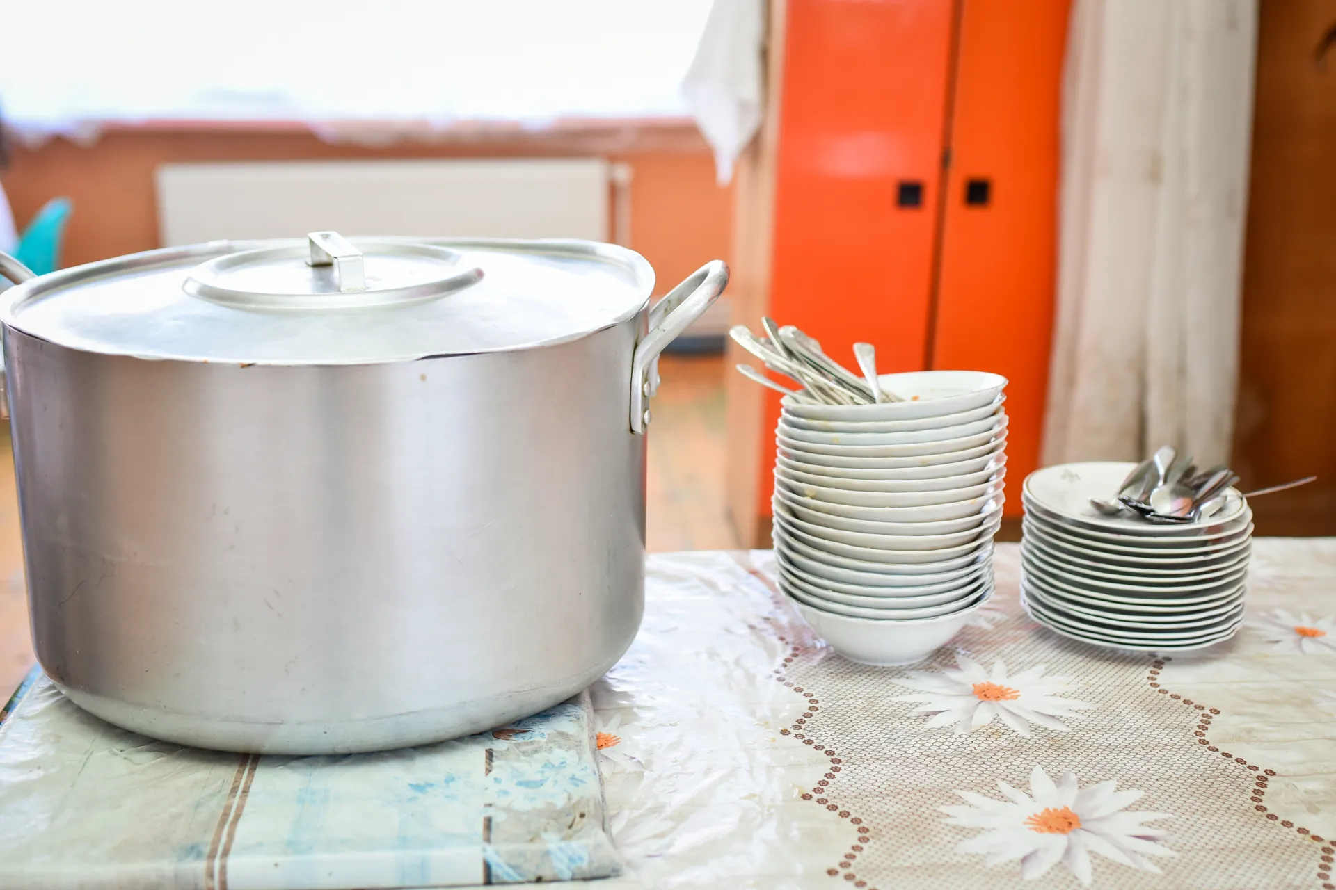 A pot and empty plates on the kindergarten kitchen