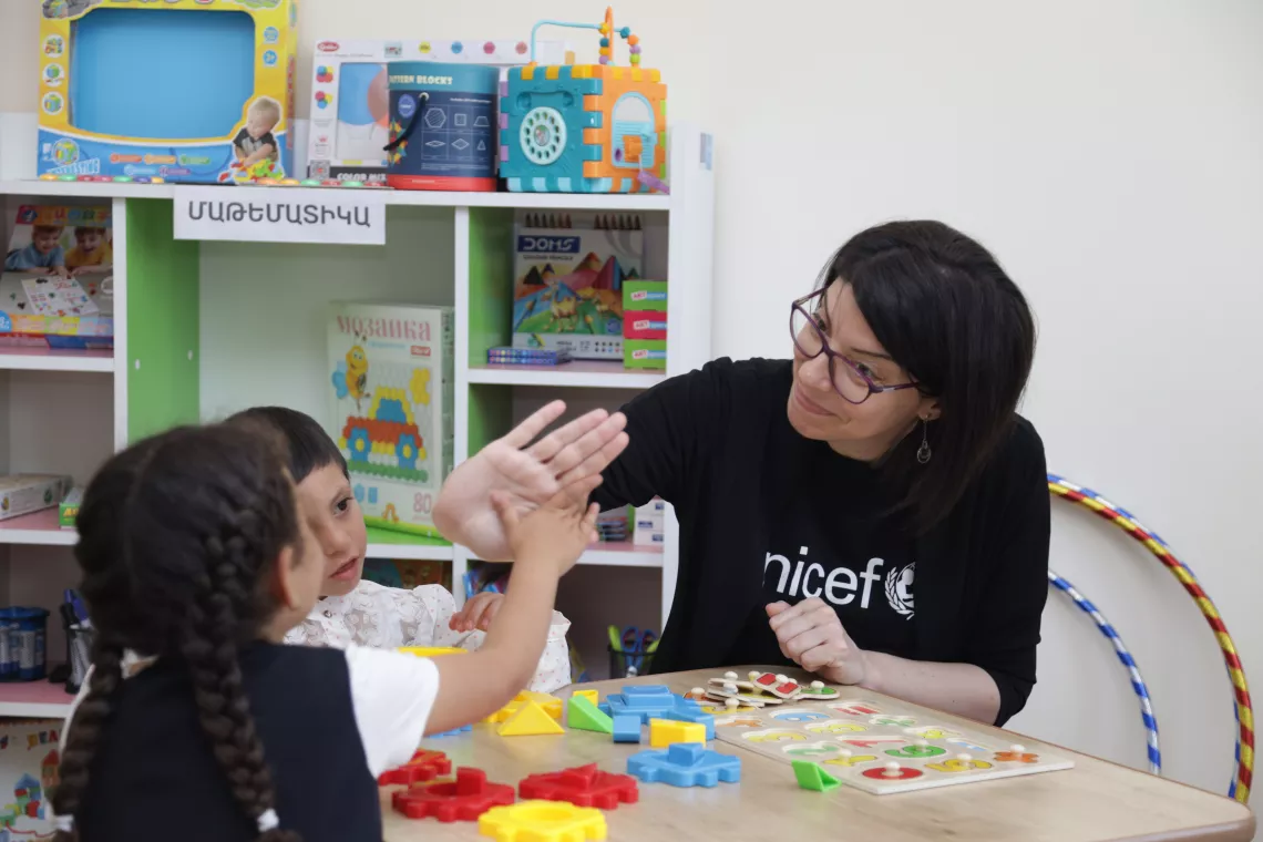 UNICEF established alternative preschools in 3 settlements of Syunik. 