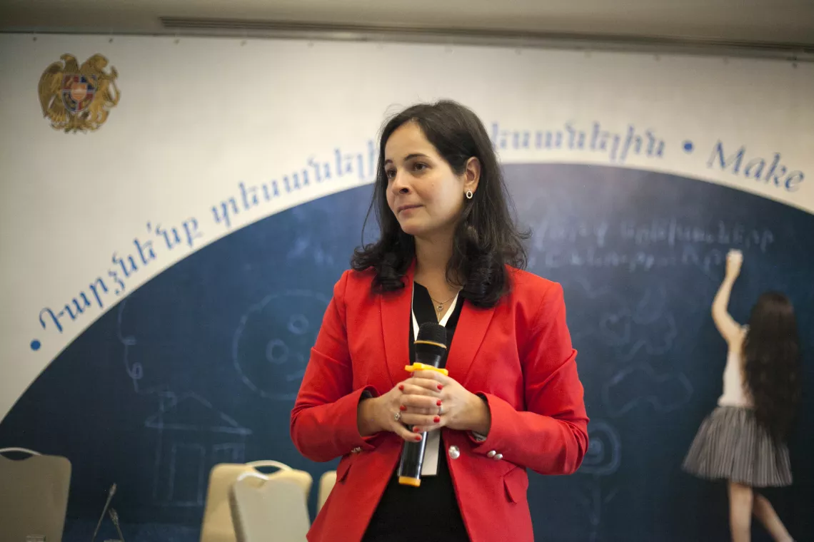 ՅՈՒՆԻՍԵՖ-ի արդարադատության մատչելիության ծրագրի ղեկավար Վիկտորիա Օհանյանը վարում է Հայաստանում առաջին &laquo;Վերջ երեխաների հանդեպ բռնությանը&raquo; գագաթնաժողովը։ 