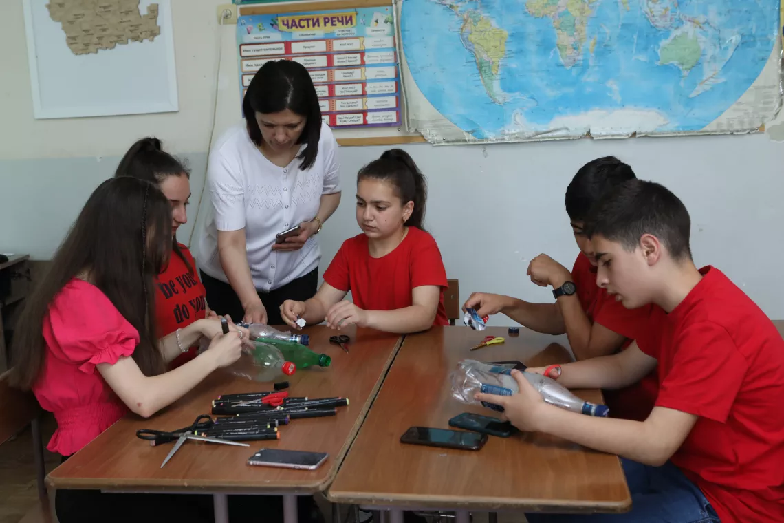 Students and teachers from Yeghegnadzor unveil their project to combat climate change