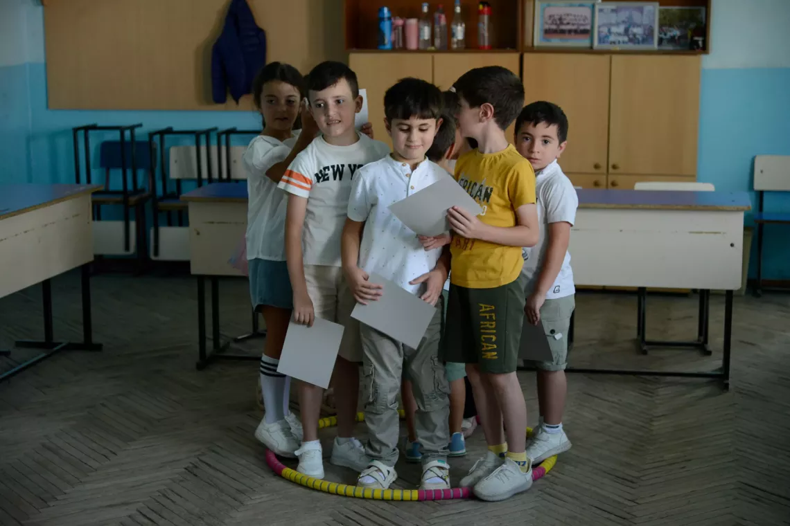 Ամռան ընթացքում &laquo;Կրթությունը չի կարող սպասել&raquo; հիմնադրամի աջակցությամբ կազմակերպվել են դպրոցին նախապատրաստող մեկամսյա դասեր 5-6 տարեկան երեխաների համար: