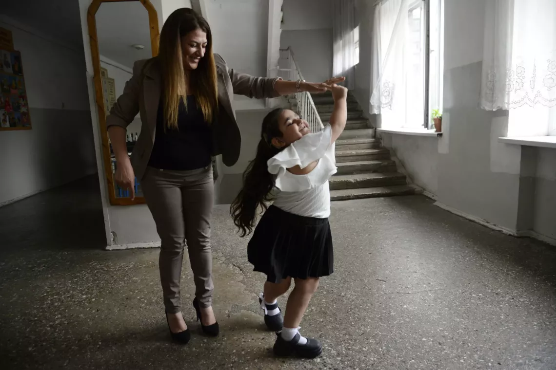 Arpi&rsquo;s mother, Karine and Arpi are playing in the corridor of the school. 