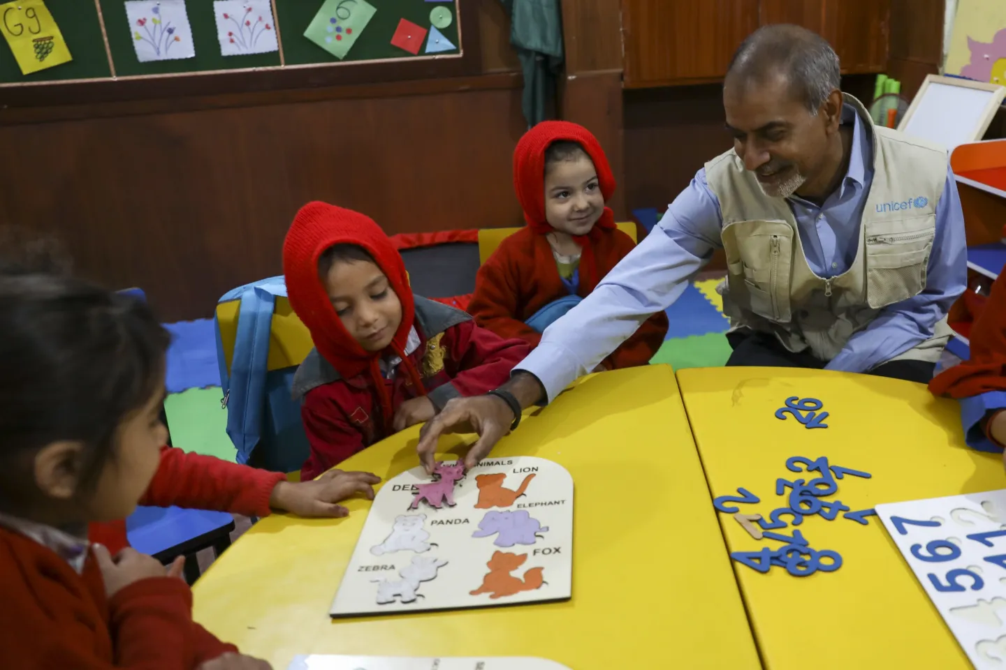 UNICEF staff does a puzzle with preschool children