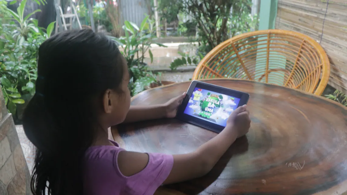 a girl views the online platform on which children and parents in Timor-Leste can access a range of audio-visual material to help students continue learning during ongoing school closures