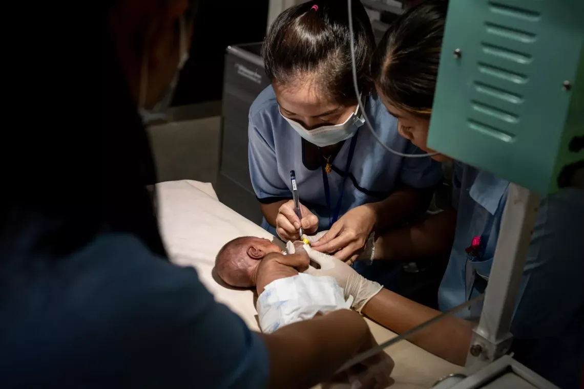 a local health worker receives training, supported by UNICEF and the Republic of Korea, to care for a premature newborn in the Neonatal Care Unit (NICU) at Angkor Hospital for Children in Siem Reap, Cambodia.
