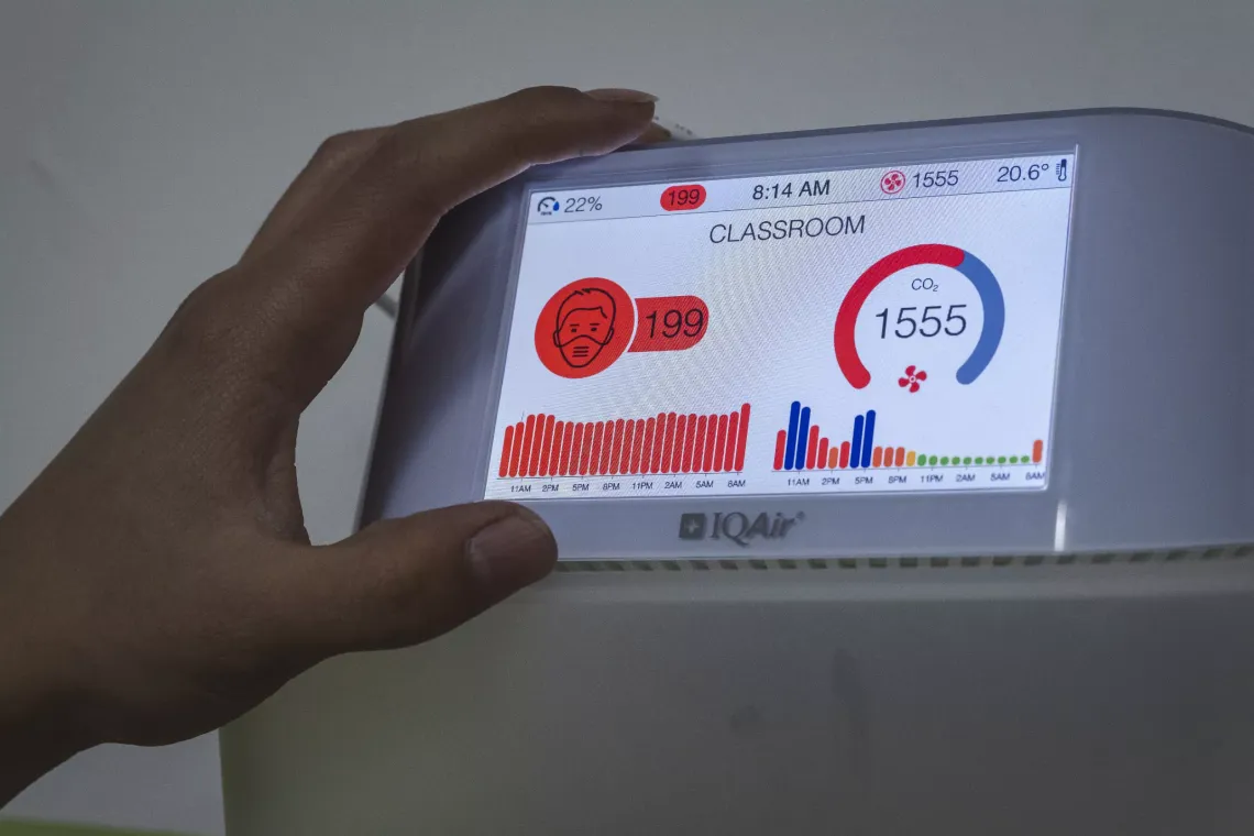 An air quality monitor inside a classroom at School 151, which is heated by coal. The indoor air quality can reach up to 200 units due to coal burning, posing health risks to both students and teachers.