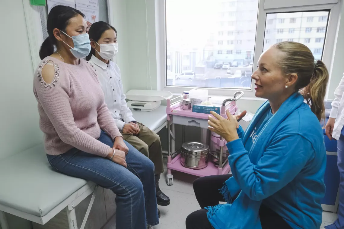 In a doctor&rsquo;s office, Temuunzaya and her mom meet with Eliane Luthi, UNICEF EAPRO&rsquo;s Regional Chief of Communication to discuss the impacts of air pollution