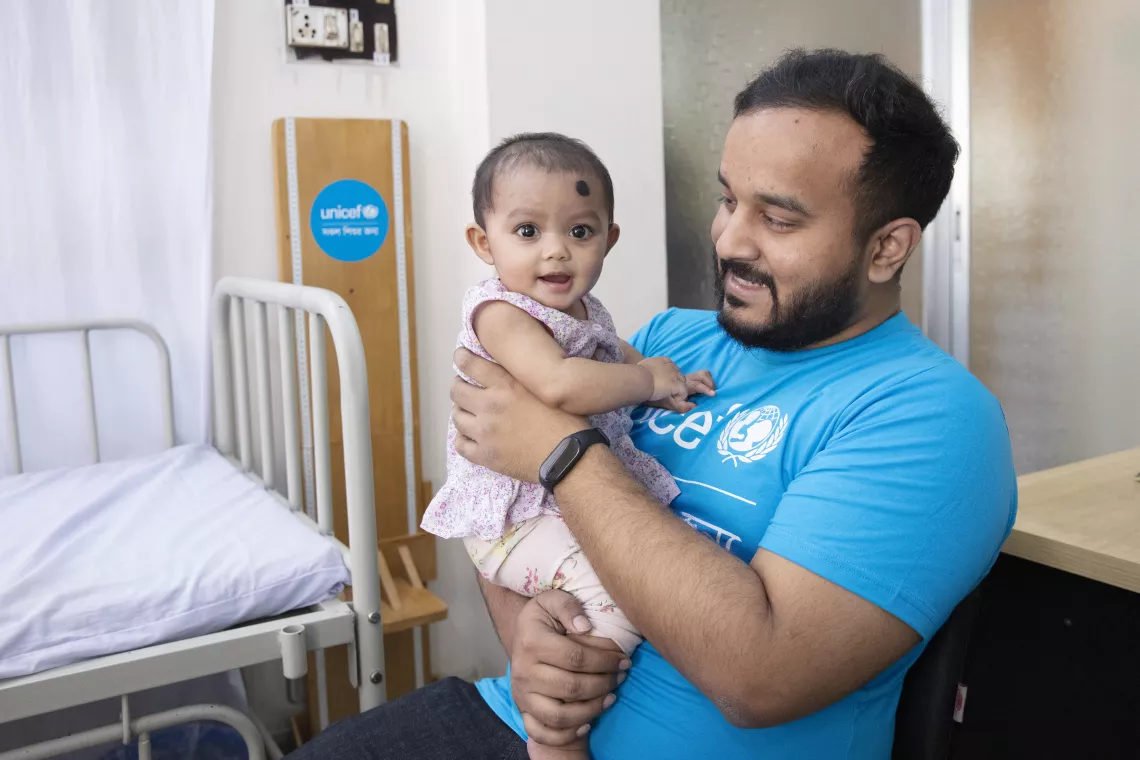 In partnership with the Government of Bangladesh, UNICEF-supported Aalo clinics are bringing health services to children and families in need.