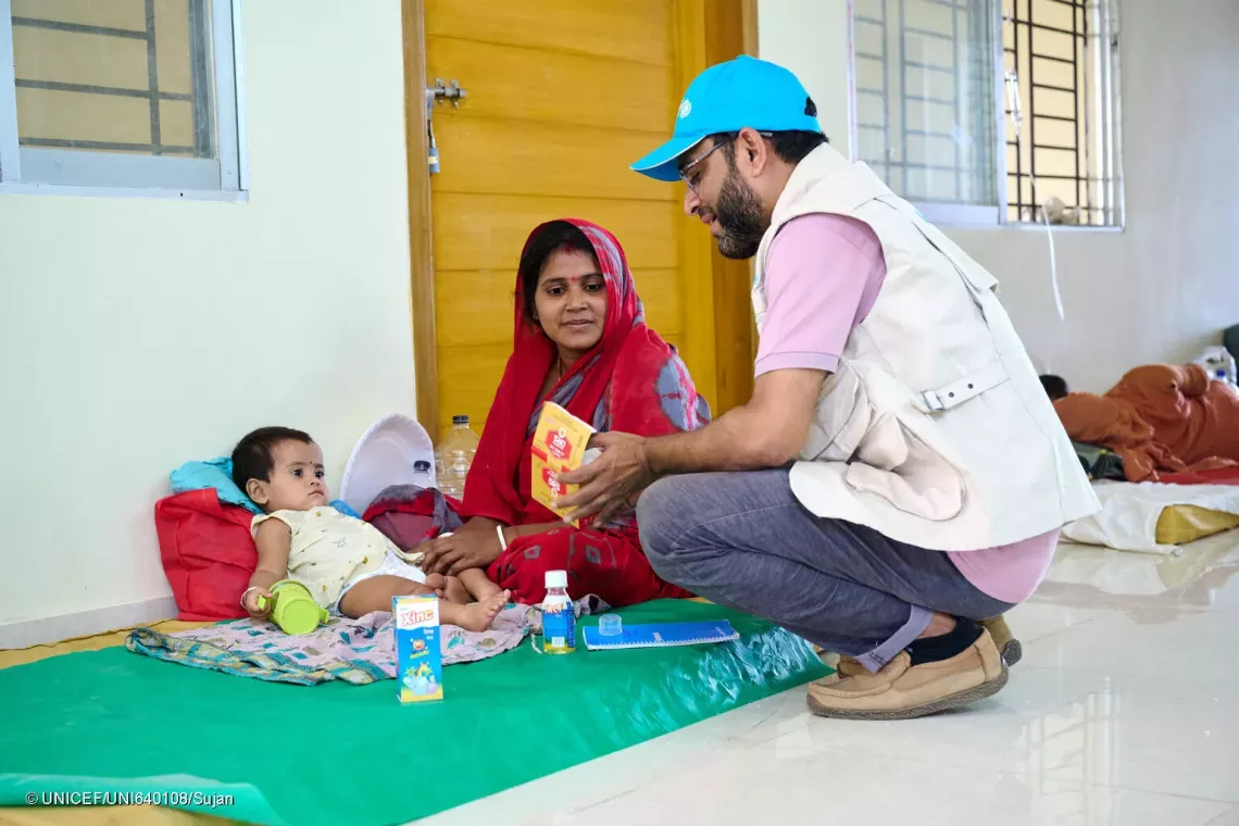 UNICEF staff discusses with Gita Rani (24) who is at the Fani District Hospital in Noakhali 