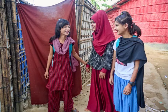 Rahima (middle), a girls’ education volunteer, accompanies 12-year-olds Ruksana and Kohinoor to their class at a UNICEF-supported learning centre.