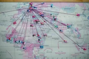 Географическая карта с отметками стран, из которых прибывали семьи беженцев