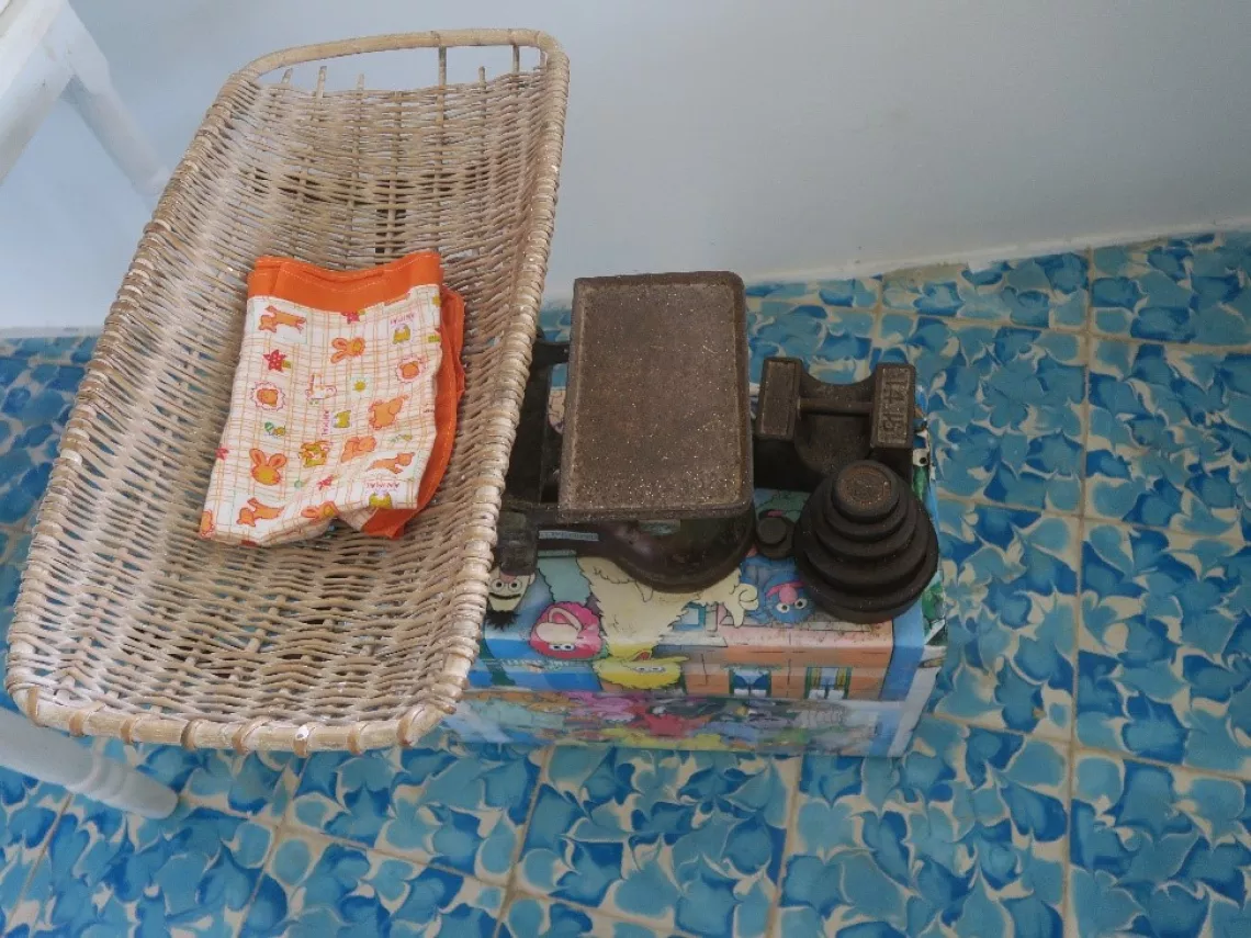 Scale for weighing babies