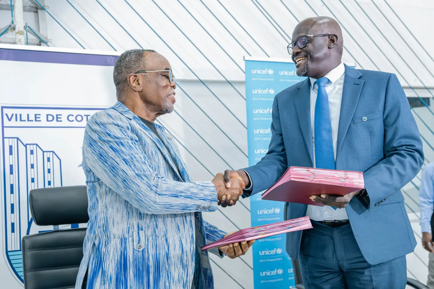 Le Maire de la ville de Cotonou, Luc-Marie Gnacadja et le Repr&eacute;sentant de l'UNICEF au B&eacute;nin.
