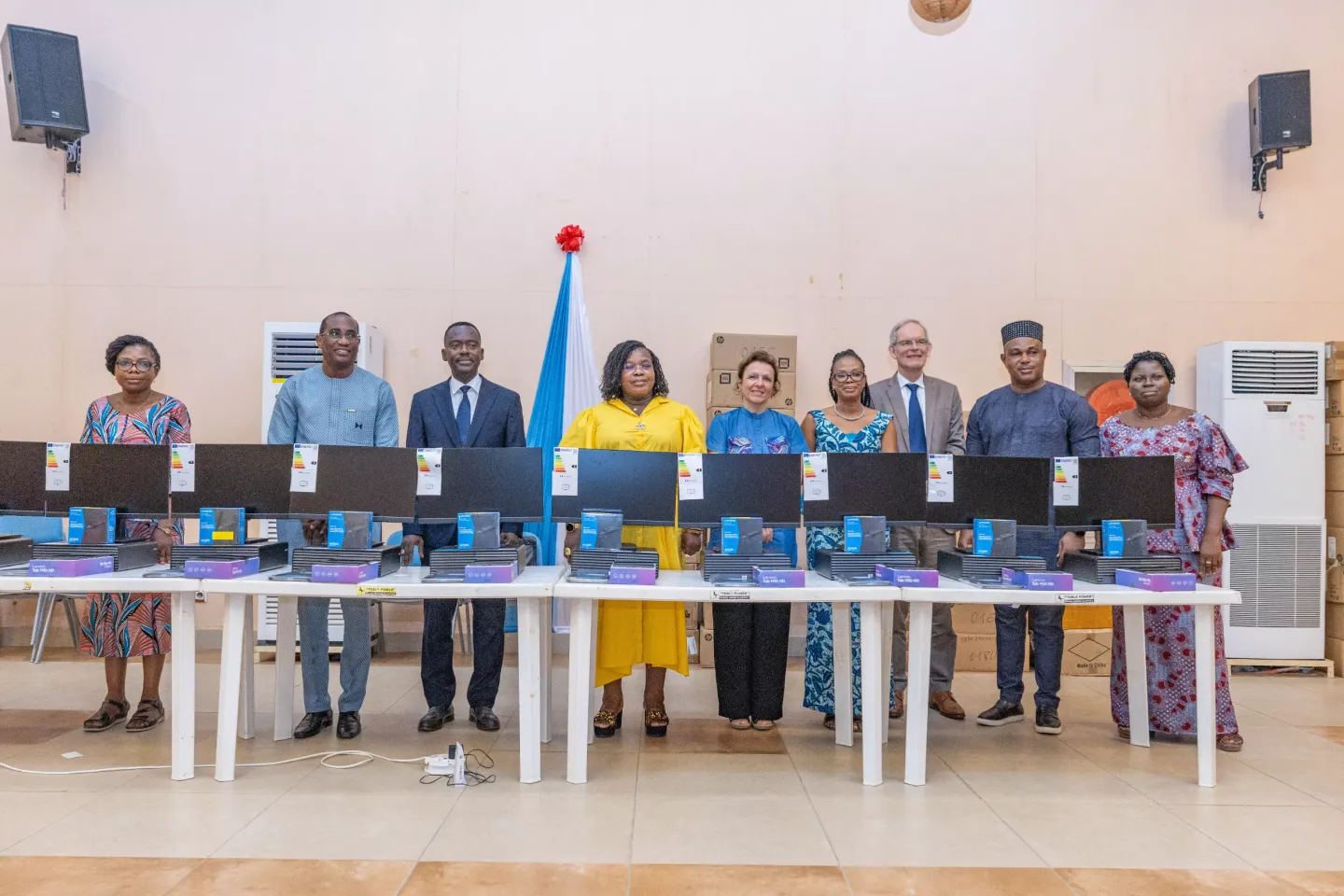  Lancement officiel du syst&egrave;me PRIMERO/CPIMS+ : photo de famille des officiels