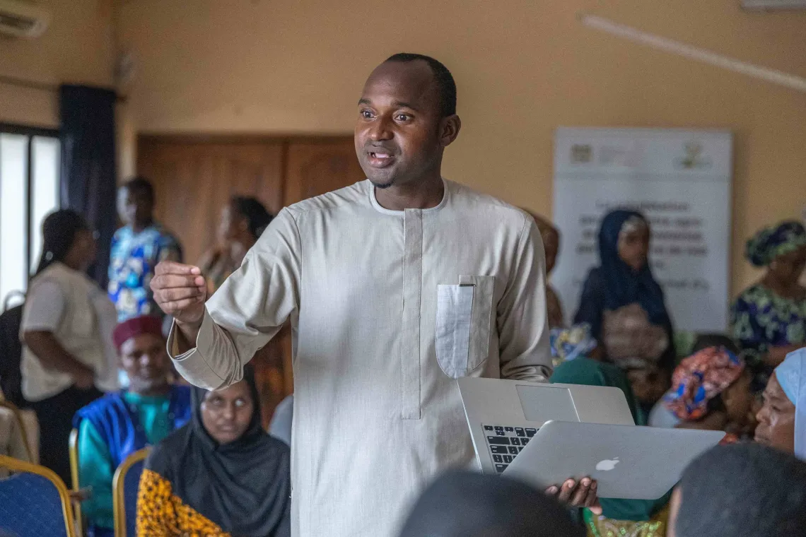 Restitution en langue fulfulb&eacute; des recommandations de l'atelier de Cotonou aux leaders religieux.