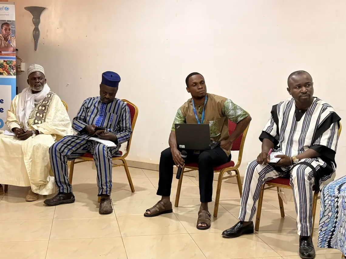 Panel de discussion sur les defis de faire de la radio communautaire, un espace d&rsquo;information, de mobilisation, d&rsquo;&eacute;coute et de dialogue au service des droits de l&rsquo;enfant.