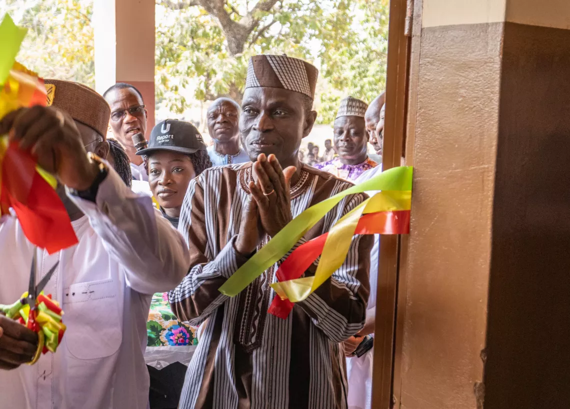 Tat&eacute; Ouid&eacute;yema, maire de la commune de Natitingou, exprime sa grande satisfaction lors de la remise officielle de la salle num&eacute;rique au CEG Yimporima.