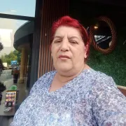 Kad je saznala da je primljena na Akademiju dramskih umjetnosti Univerziteta u Tuzli, Aida Vehabović sjela je na jednu klupicu. Pamti to mjesto. Prvo je javila roditeljima. &bdquo;Apsolutno nisam mogla vjerovati da sam primljena, da ću ja sad studirati glumu.&ldquo; Prije toga je sanjala scenu. Sada je trebalo povjerovati da će ono &scaron;to je zami&scaron;ljala postati njen svakodnevni život. Danas je na trećoj godini, apsolventica, i već nastupa u pozori&scaron;nim predstavama. Kada bi se predstavljala nekome ko je ne poznaje, rekla bi