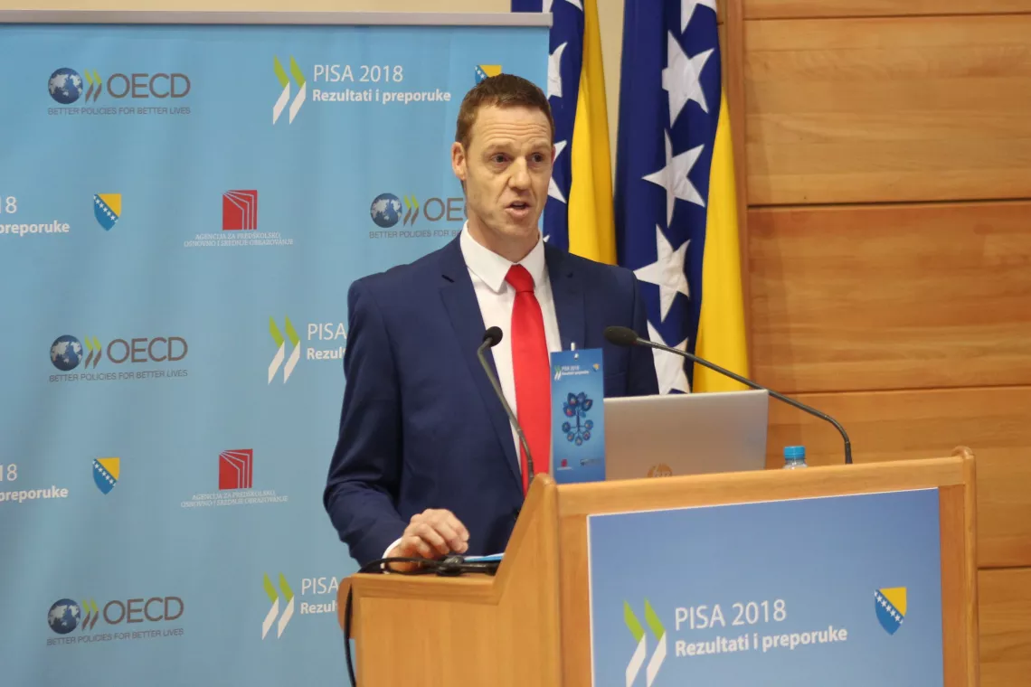 Alwin Nijholt Nadamo se da će ovi rezultati biti shvaćeni kao prilika za unapređenje obrazovnih sistema i pokrenuti debatu među nastavnicima, roditeljima, obrazovnim vlastima i svima koje edukacija zamima i kojih se tiče. 