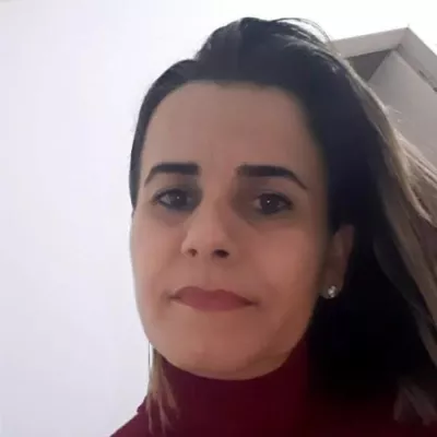 Foto mostra o rosto de uma mulher