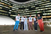 adolescentes visitam TSE