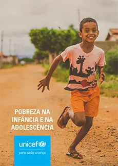 Capa do relat&oacute;rio Pobreza na Inf&acirc;ncia e na Adolesc&ecirc;ncia - Menino corre na estrada de terra