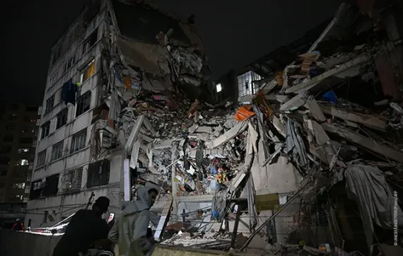 escombros de pr&eacute;dio ap&oacute;s terremoto na venezuela