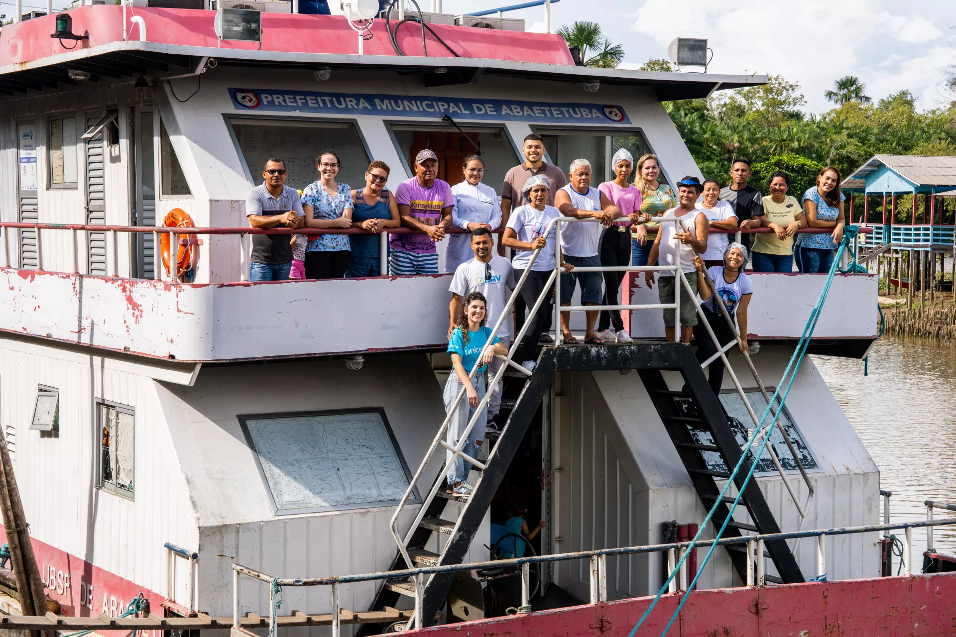 Equipe da UBS Fluvial quase completa &ndash; faltando apenas o vigia Jonny, que descansa de dia para cuidar da Fluvial &agrave; noite, enquanto os colegas dormem