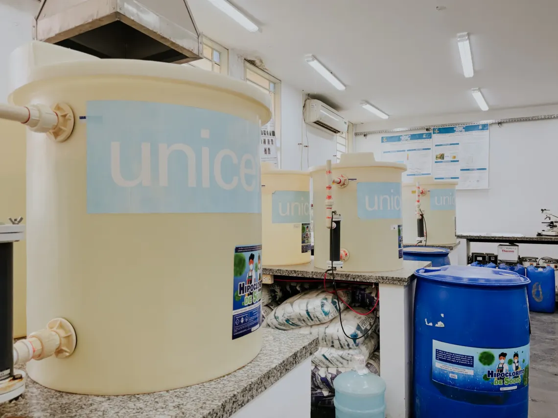 toneis em laborat&oacute;rio de purifica&ccedil;&atilde;o de &aacute;gua em Roraima, doa&ccedil;&atilde;o do  UNICEF