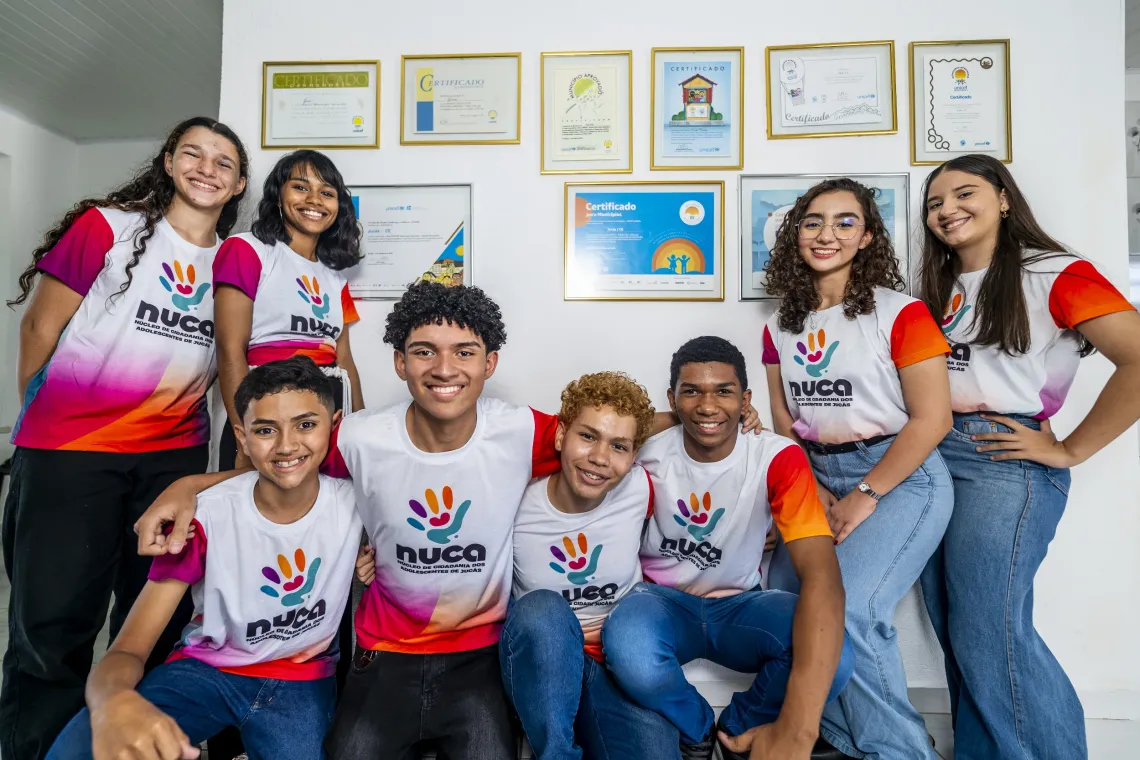 Adolescentes do NUCA de Juc&aacute;s (CE) em a&ccedil;&atilde;o pela vacina&ccedil;&atilde;o contra o HPV  posam para foto