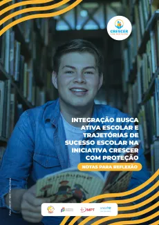 Capa da publica&ccedil;&atilde;o mostra um adolescentes entre estantes de uma biblioteca. Ele est&aacute; olhando para a c&acirc;mera e sorrindo.