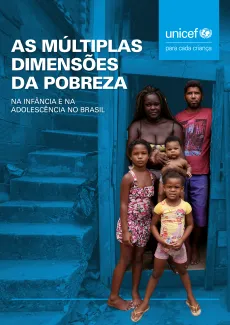 Capa da publica&ccedil;&atilde;o mostra uma fam&iacute;lia parada em frente a uma porta