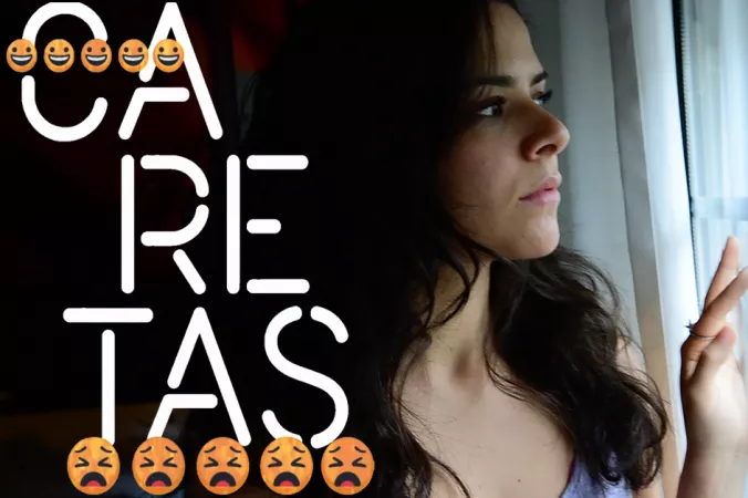 Imagem do projeto Caretas. Ao fundo a atriz do projeto, na frente o logo do projeto.