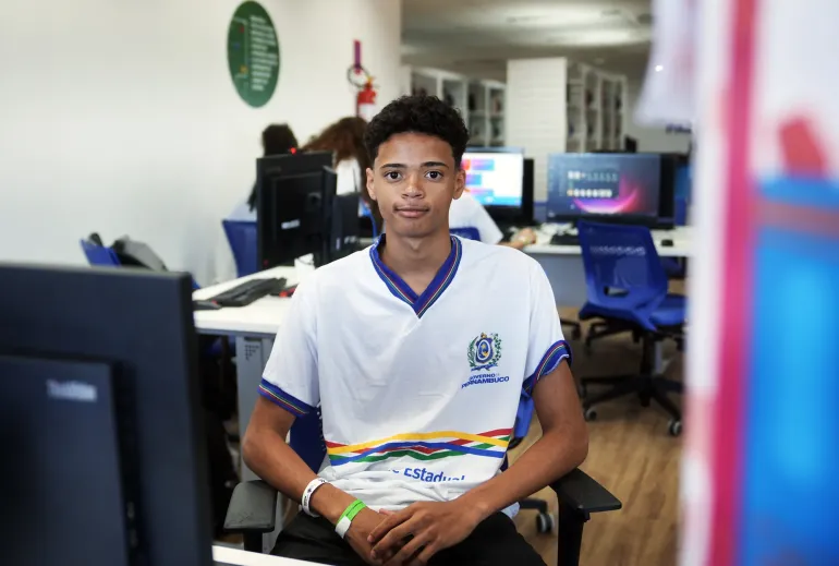 Adolescente Davi posa para foto no II Festival 1Mio Ibura, recife, promovido pelo UNICEF